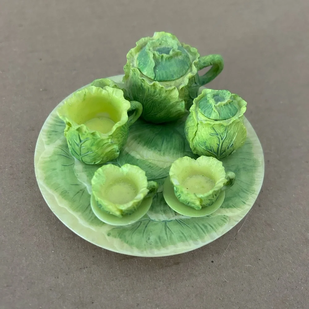 Green Cabbage Leaf Miniature Tea Set - Picture 1 of 3